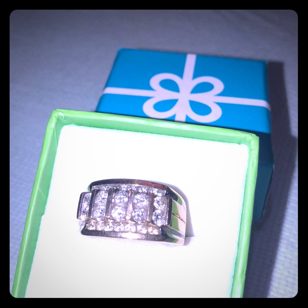 Men’s. Genunine dimounds cluster ring in 10k gold.